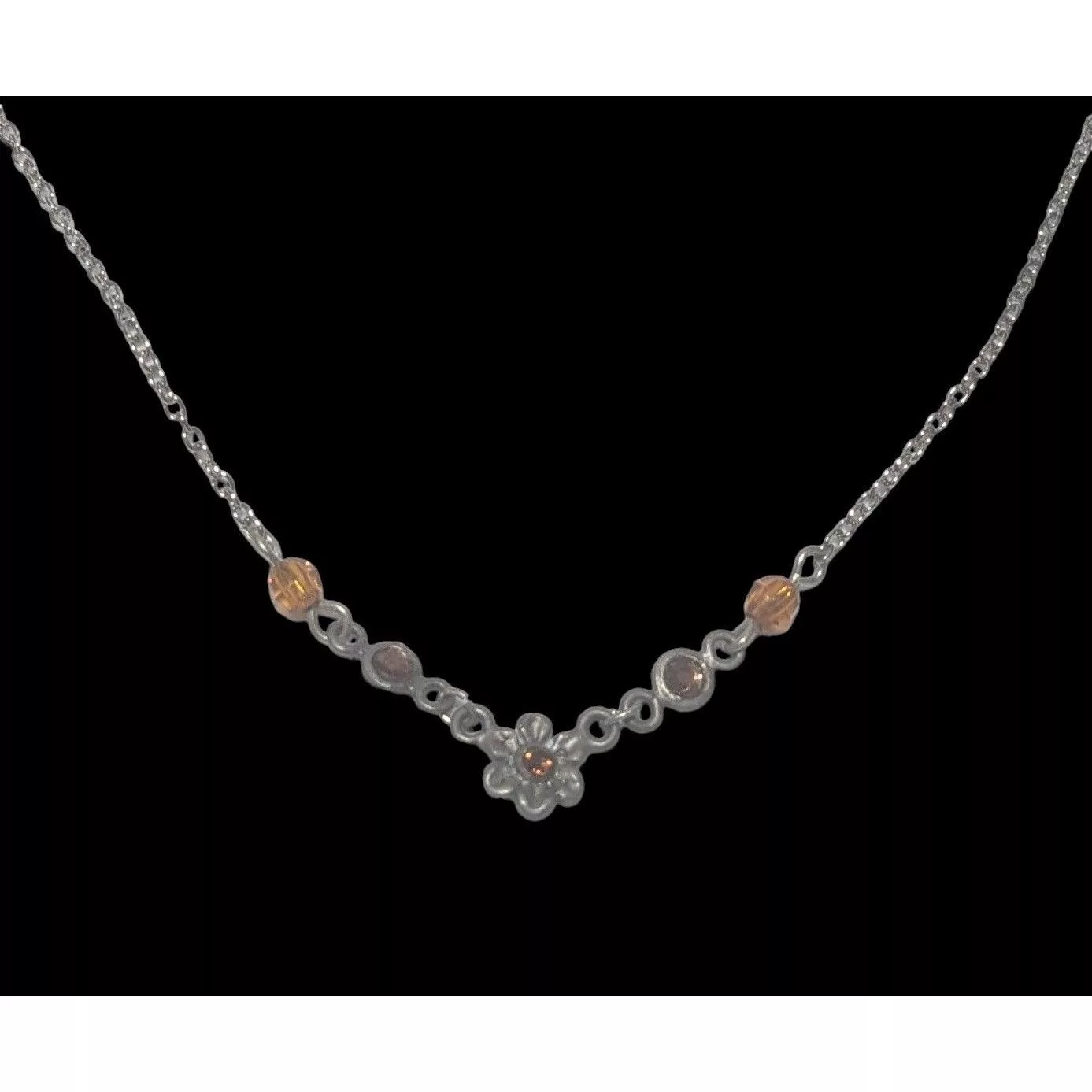 Other Necklaces Other Minimalist Daisy Necklace Silver