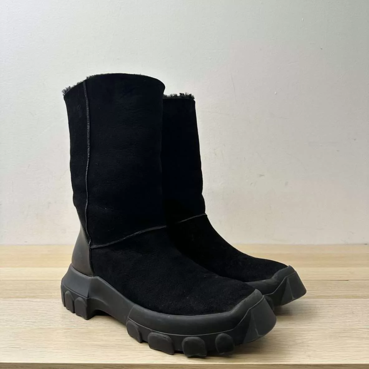Rick Owens Boots Rick Owens Shearling Bozo Boots Black