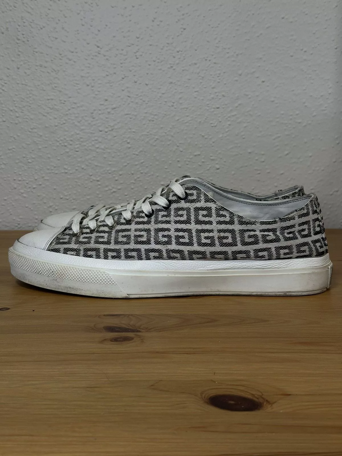 Givenchy Low Top Sneakers Givenchy City Low Sneakers White
