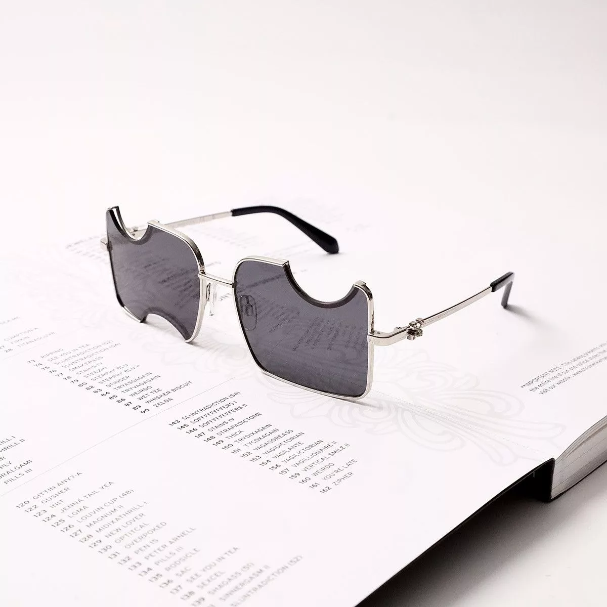 Off-White Sunglasses Off-White OFF WHITE SALVADOR SUNGLASSES Silver