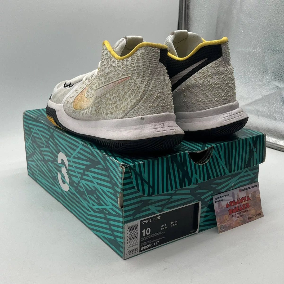 Nike Low Top Sneakers Nike Kyrie 3 NF White