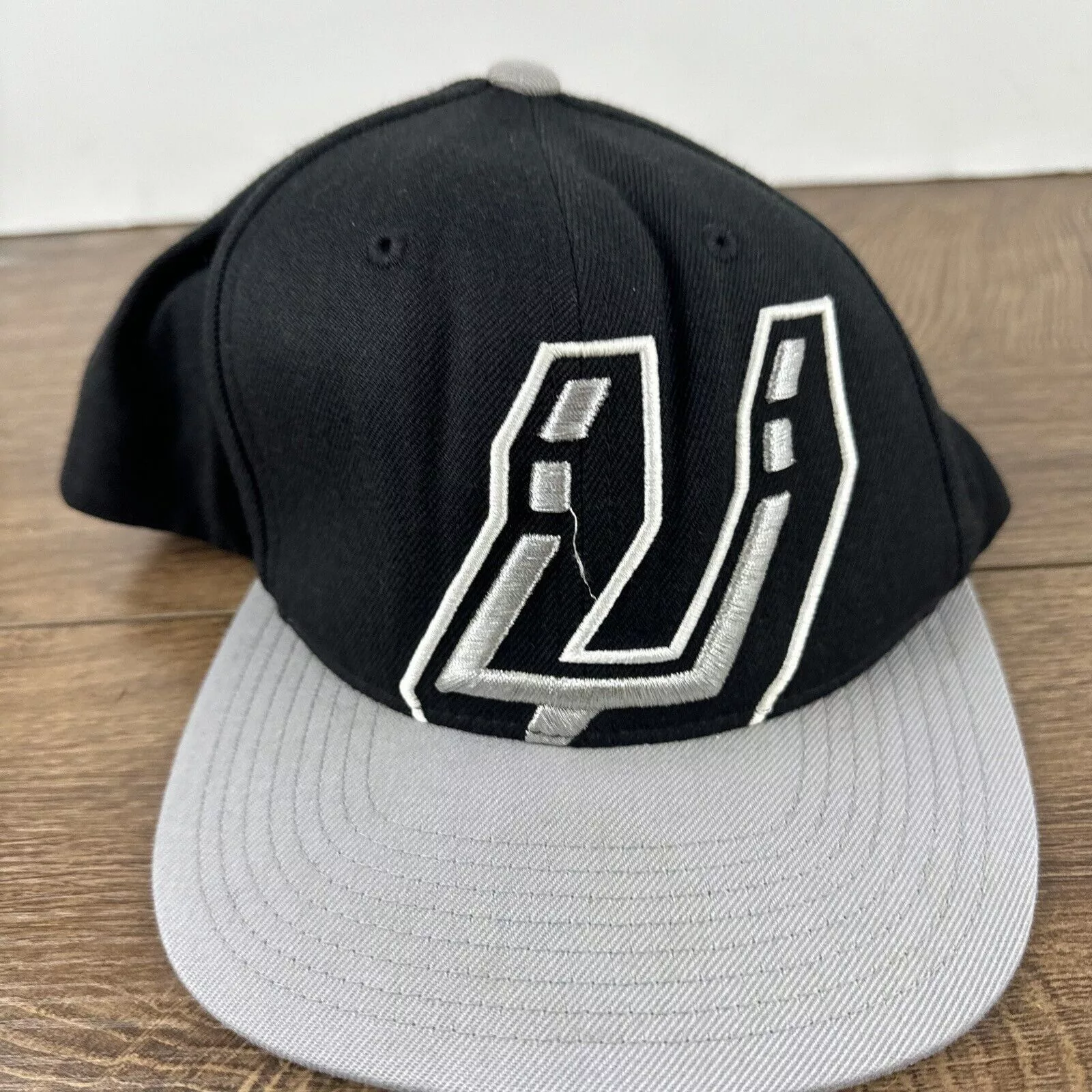 Mitchell & Ness Hats San Antonio Spurs Hat Mitchell & Ness Black Hat Adjustable S