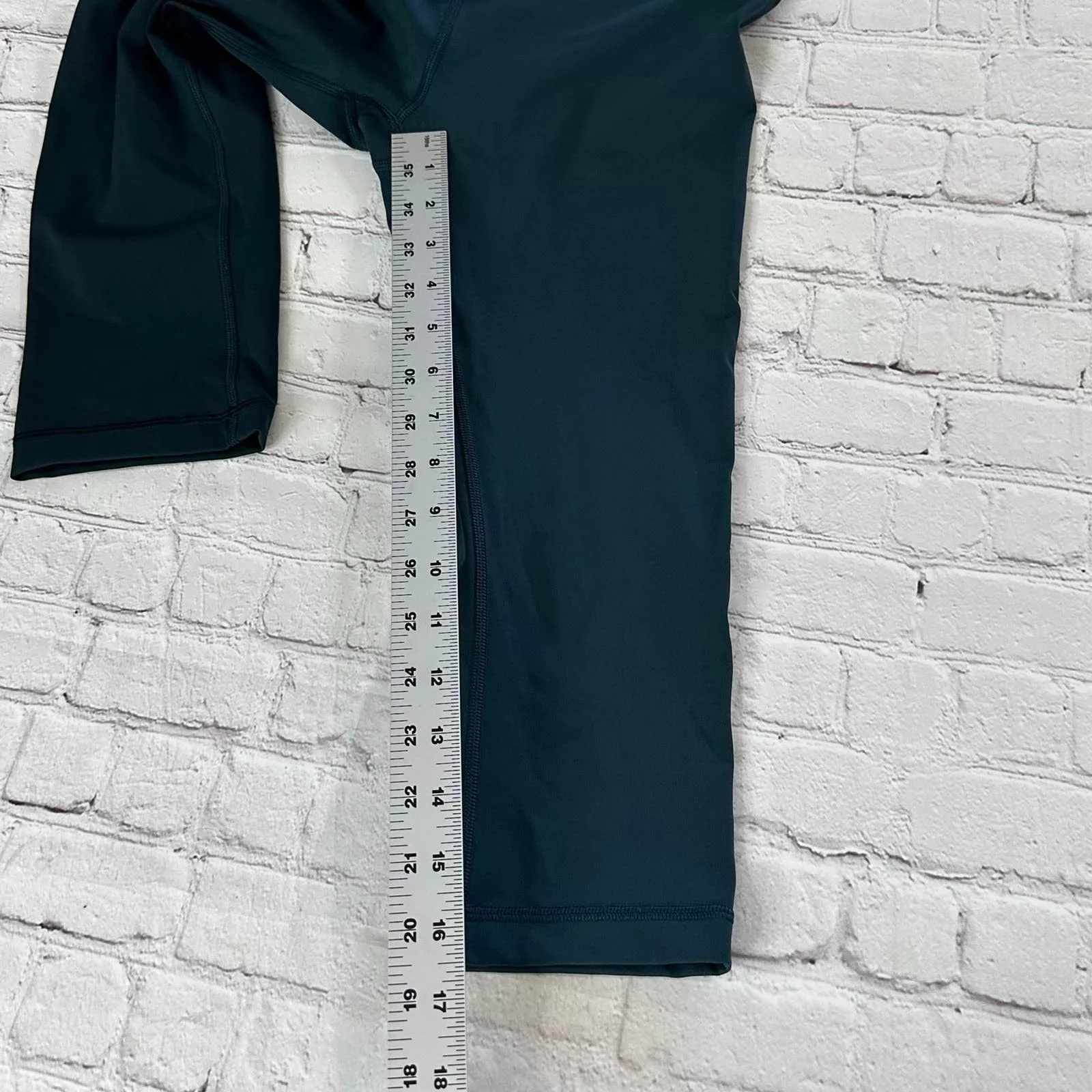 Cropped Lululemon Leggings size 4 Blue