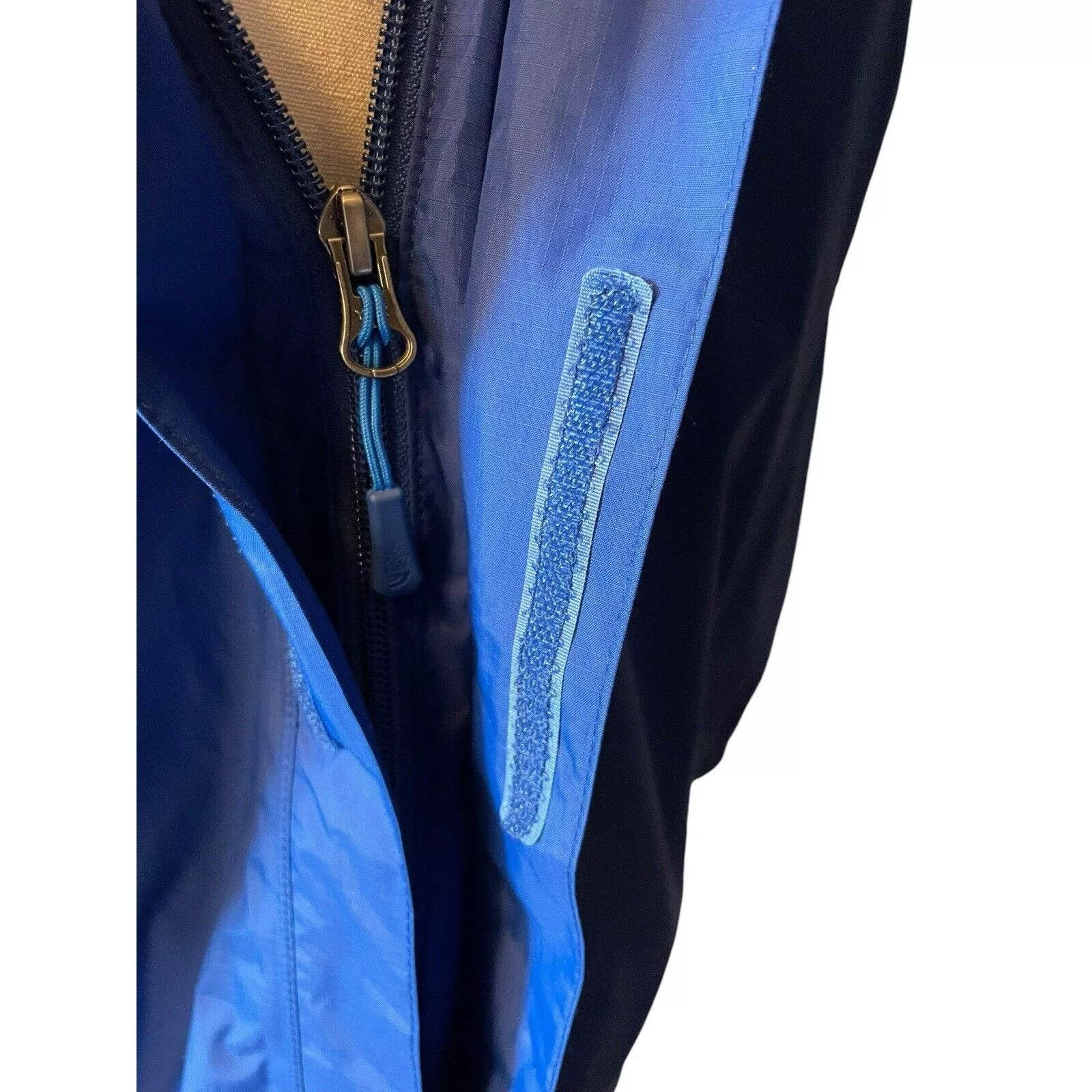The North Face Light Jackets The North Face Full Zip Blue Nylon Shell Mesh Liner Jacket