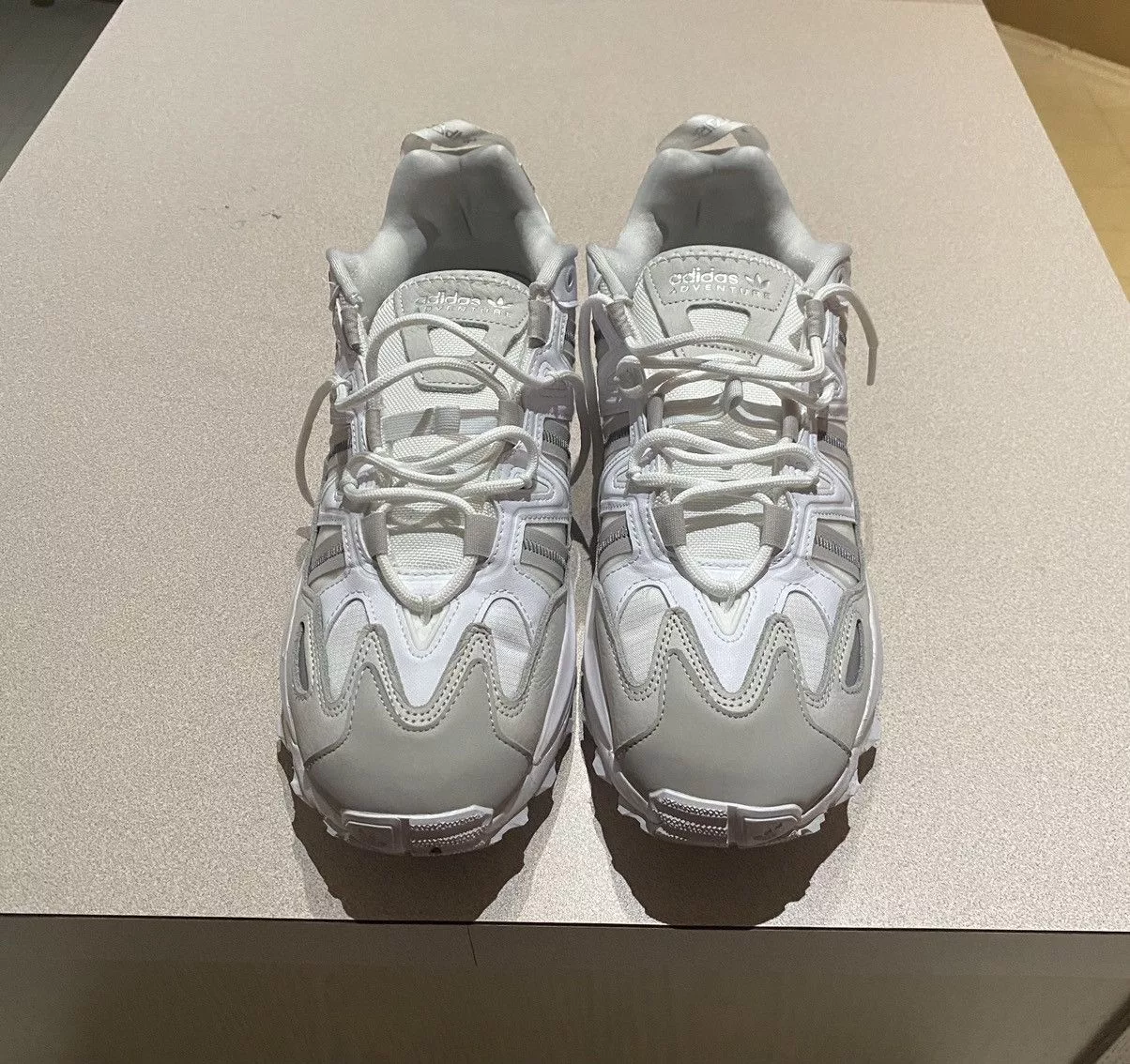 Adidas Low Top Sneakers Adidas Hyperturf White and Metallic