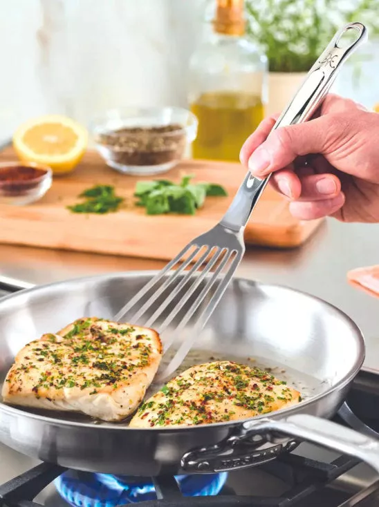 Hestan Fish Turner
