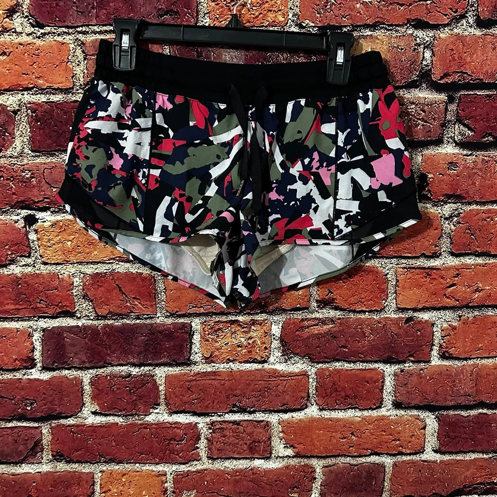 lululemon shorts size 8 Multi