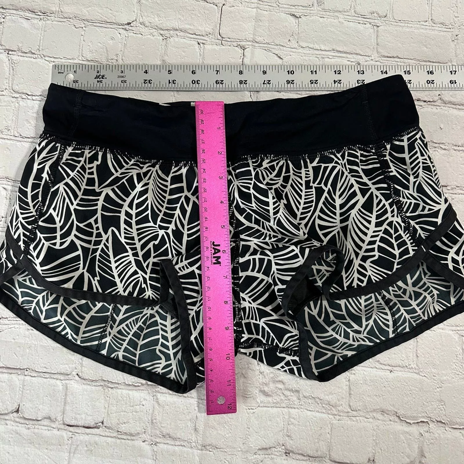 lululemon shorts size 6 Black