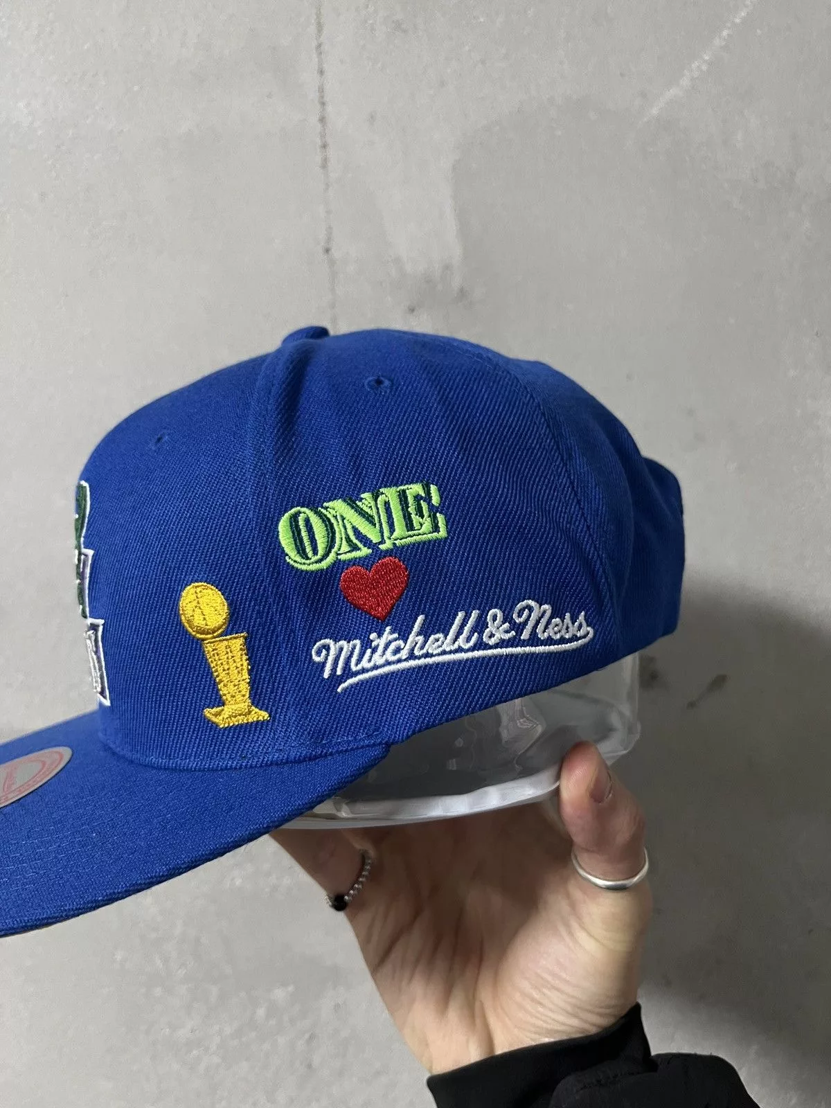 Mitchell & Ness Hats Mitchell & Ness Mitchell Ness NBA Milwaukee Bucks 2021 Champion Snapback Blue Streetwear