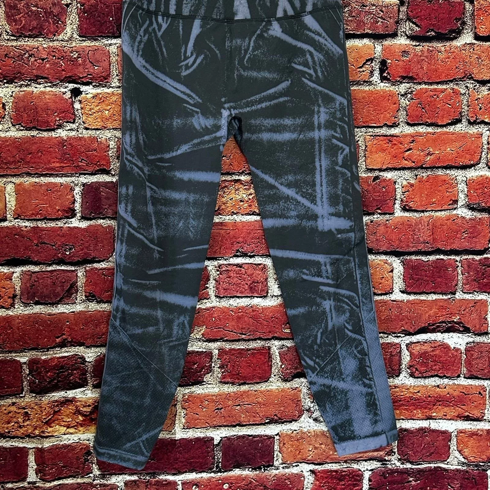 Lululemon Pants Lululemon legging size 10 Black