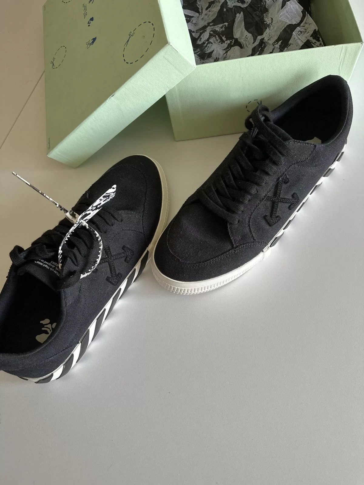 Off-White Low Top Sneakers OFF-WHITE Black Vulcanized Low Top Sneakers