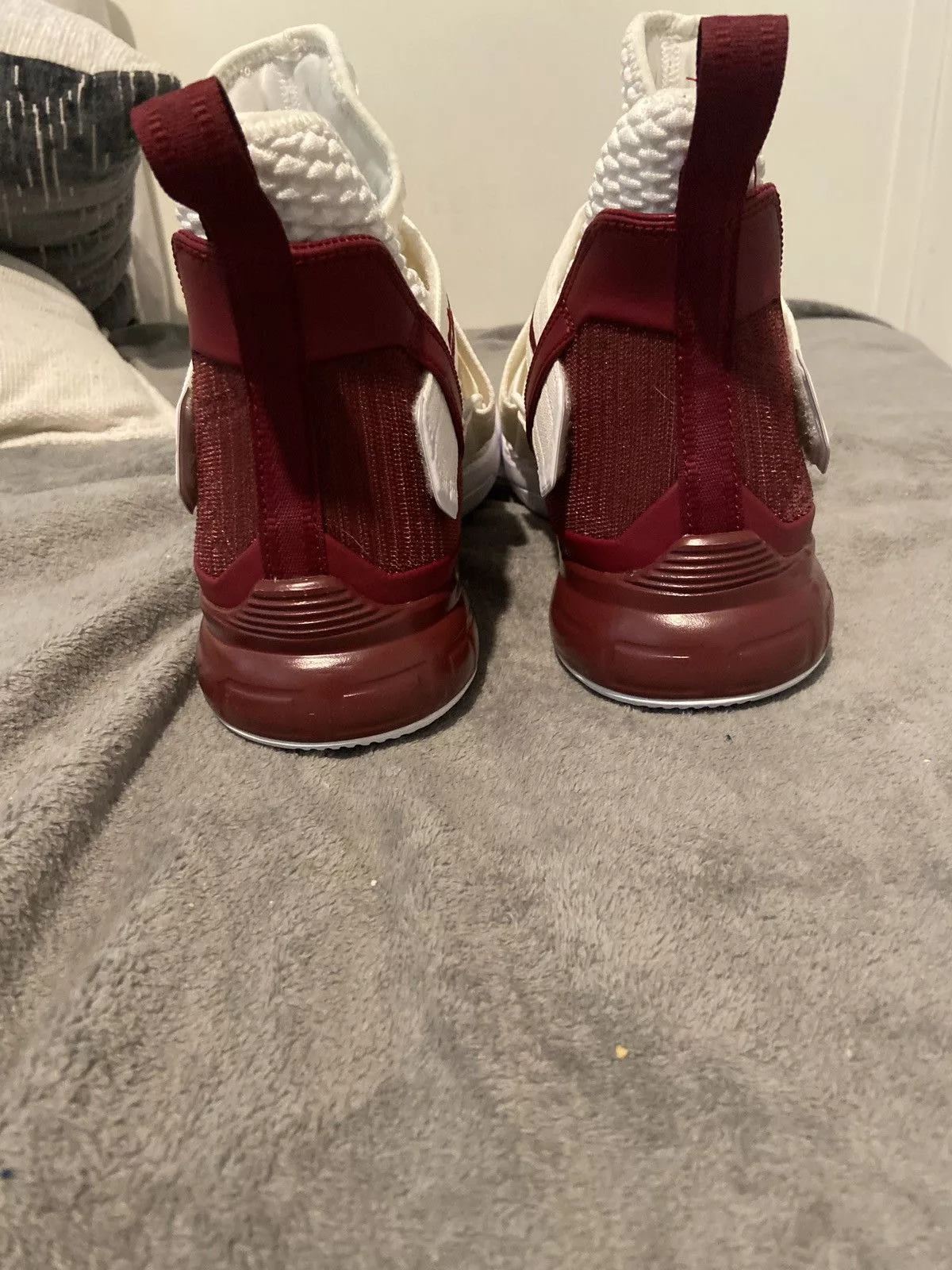 Nike Hi Top Sneakers Nike Lebron solider 10 White