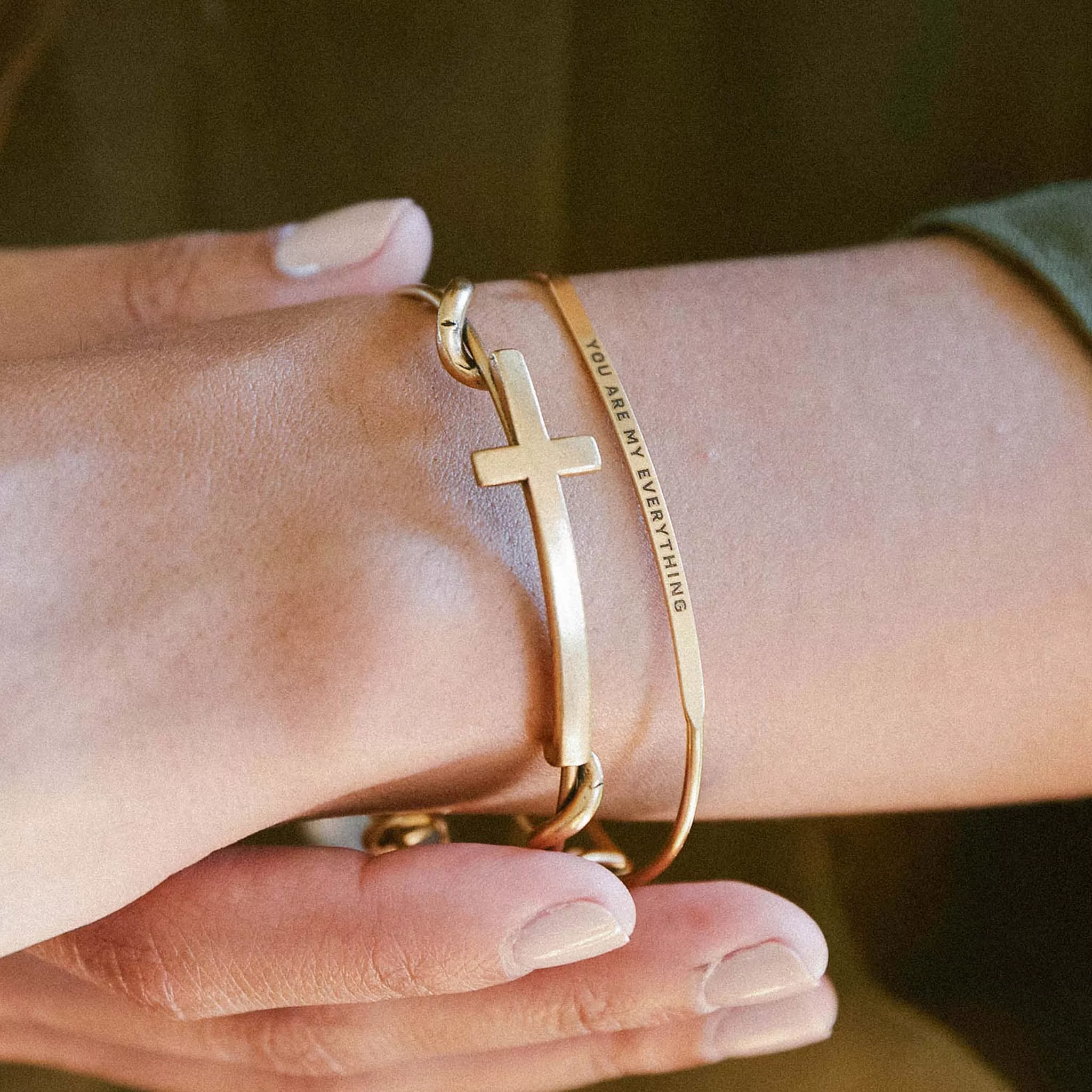Cross Symbol Wrap Expandable Bangle