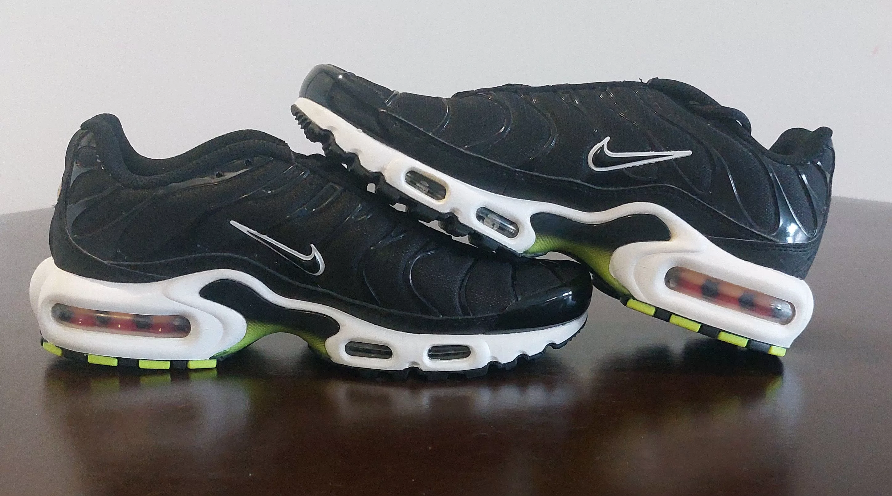 Nike Low Top Sneakers Nike Air Max Plus Black Volt Just Do It