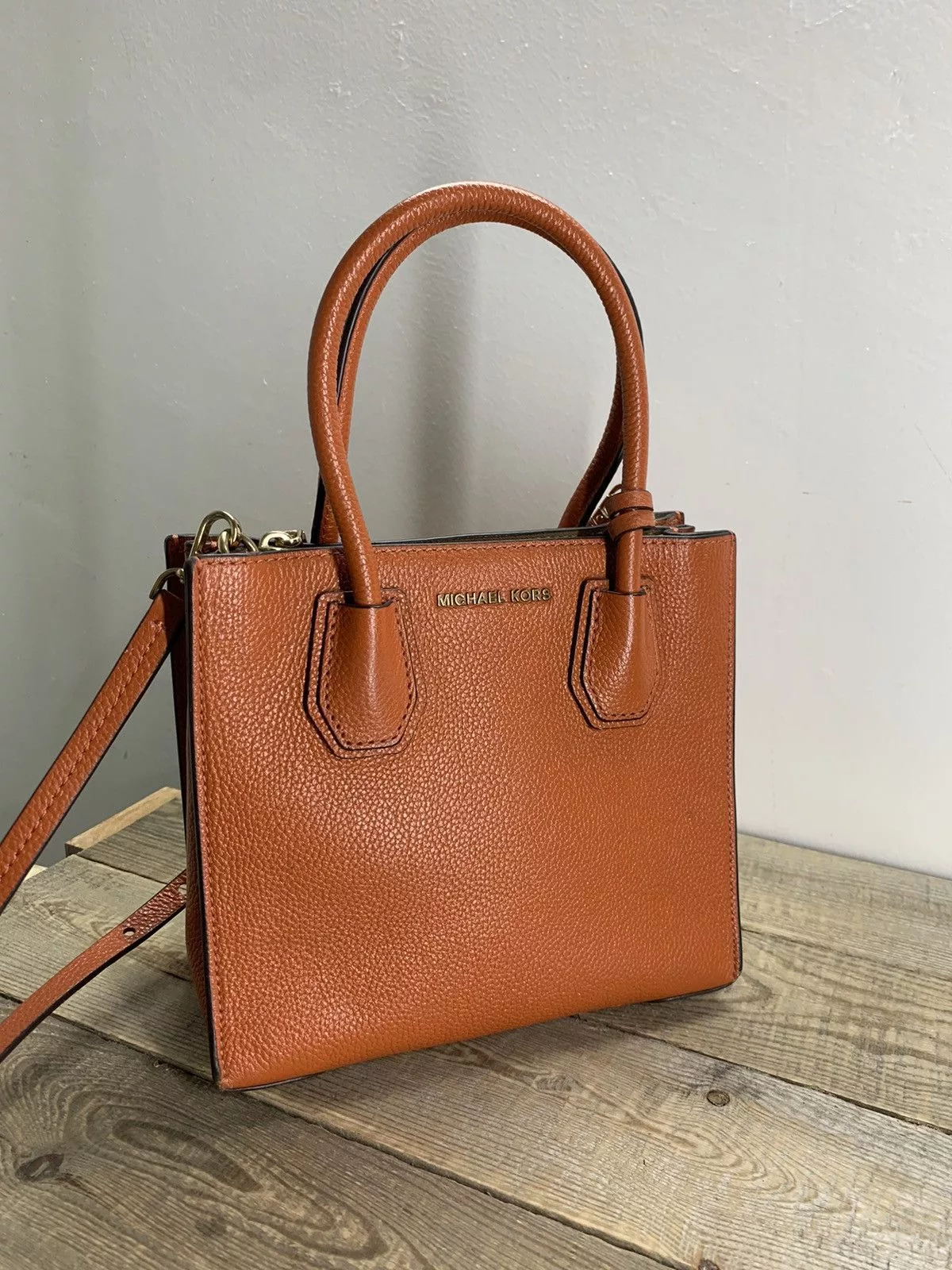Michael Kors Crossbody Bags Michael Kors MICHEAL KORS MERCER MEDIUM MESSENGER BAG Orange