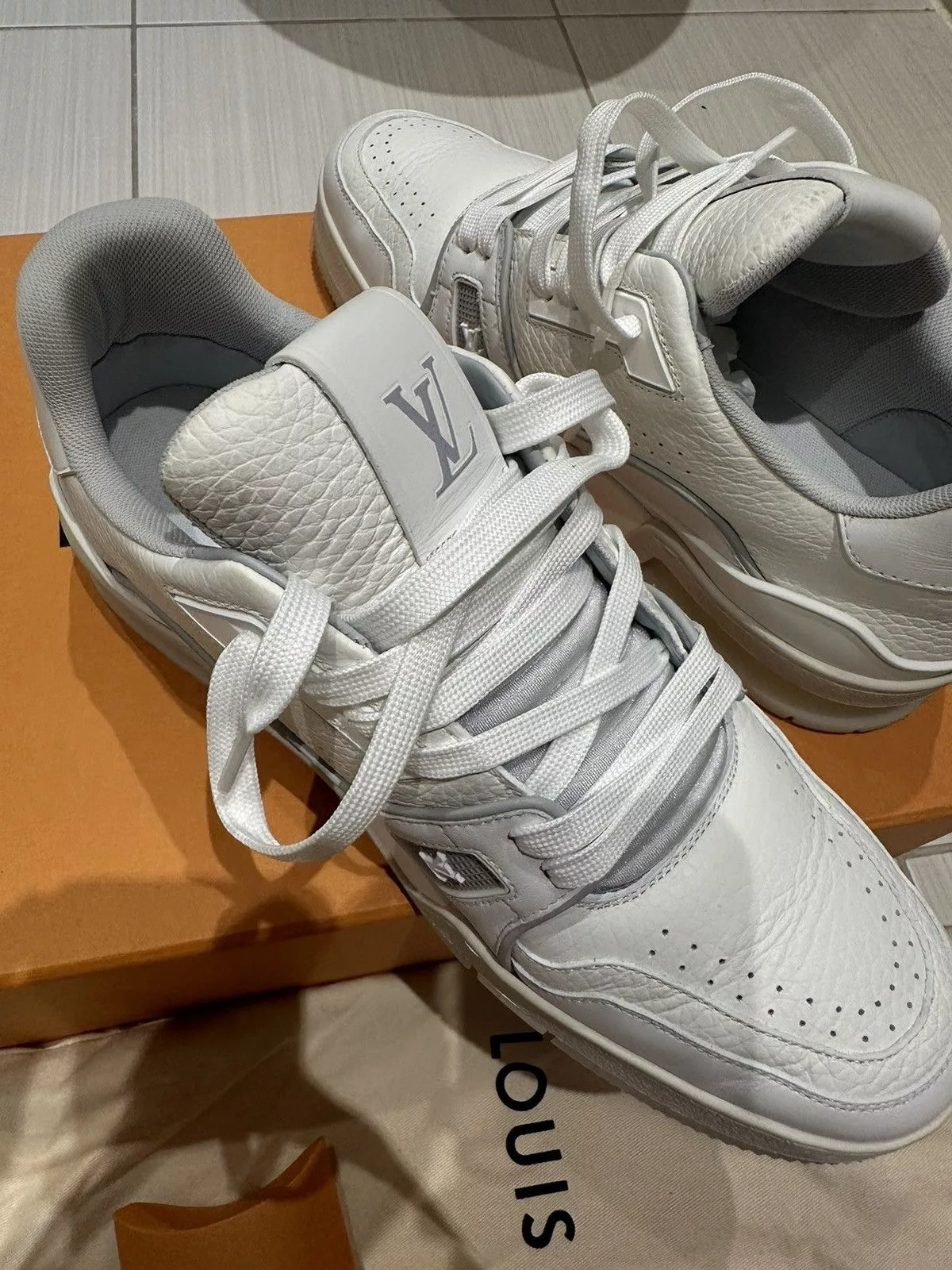 Louis Vuitton Low Top Sneakers Louis Vuitton White & Grey ‘LV Sneaker’