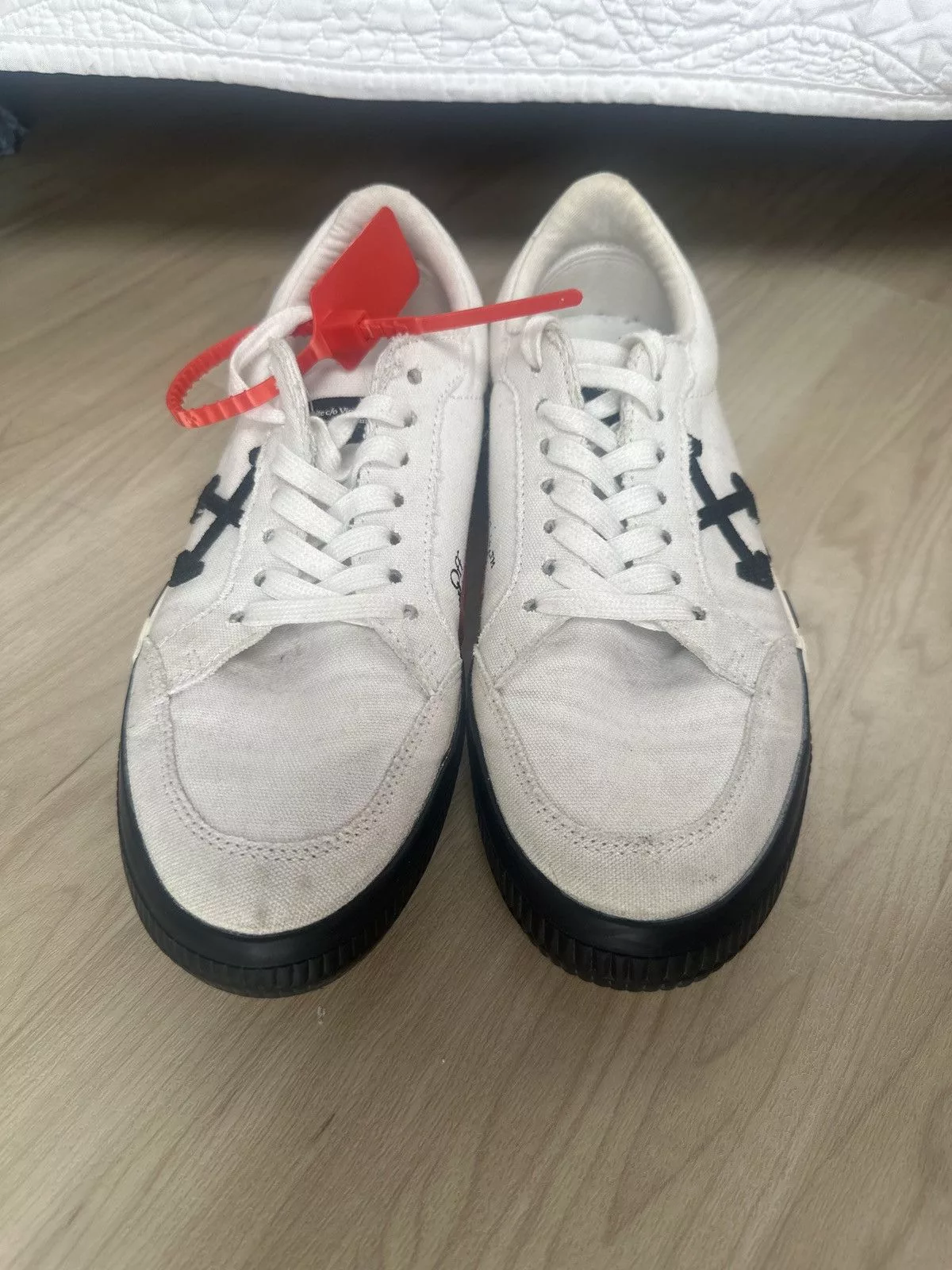 Off-White Low Top Sneakers Off-White Vulcanized Low-Top Sneakers