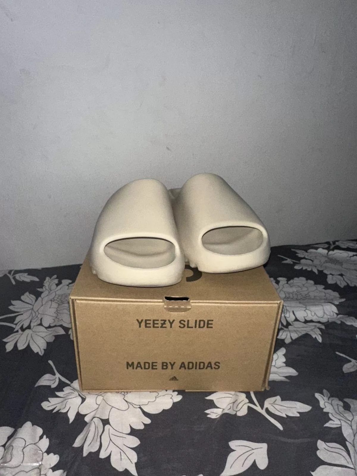 Adidas Sandals Adidas × Yeezy Yeezy Slide Bone 2019 Beige
