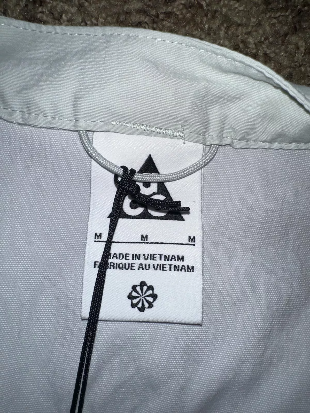 Nike Vests Nike Unisex ACG Buttles Light Silver Hiking Vest Sample Green