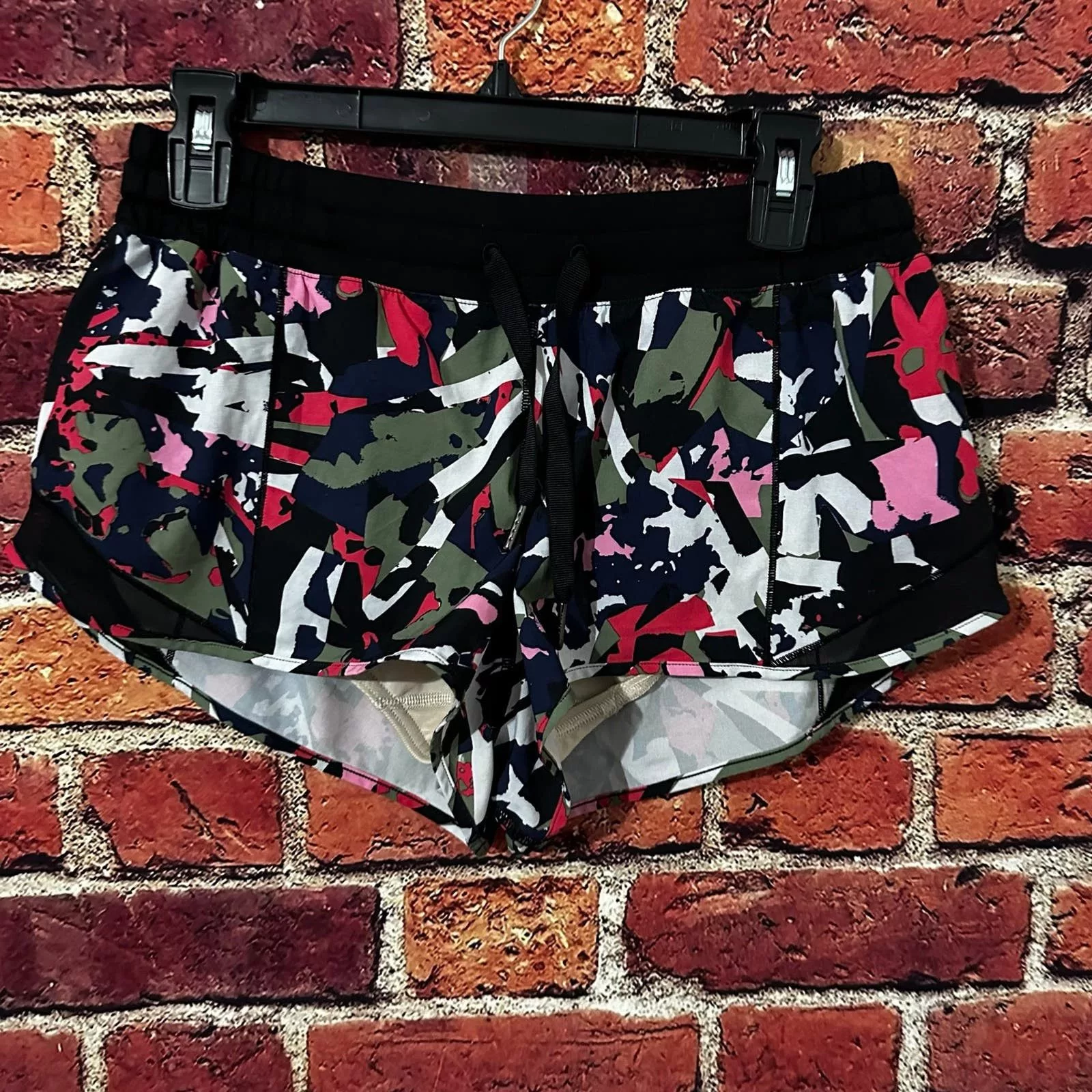 lululemon shorts size 8 Multi