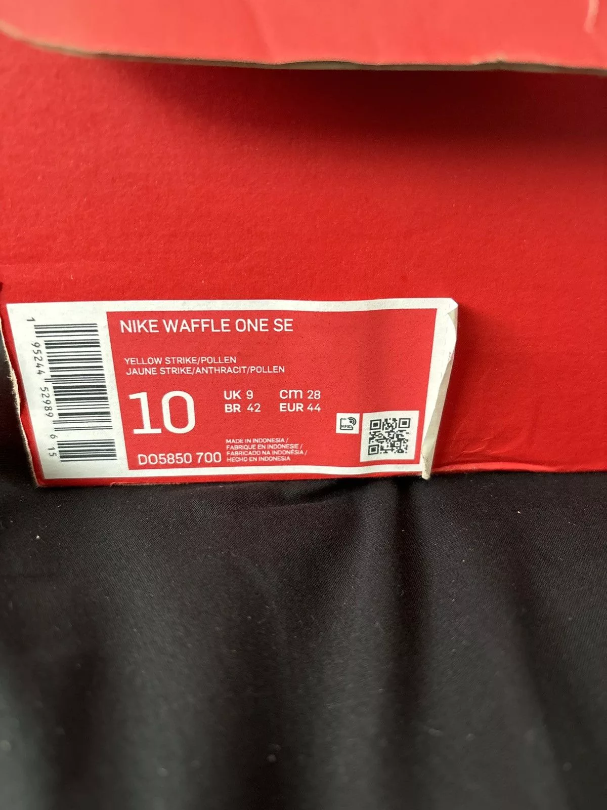 Nike Low Top Sneakers Nike waffle one SE Yellow