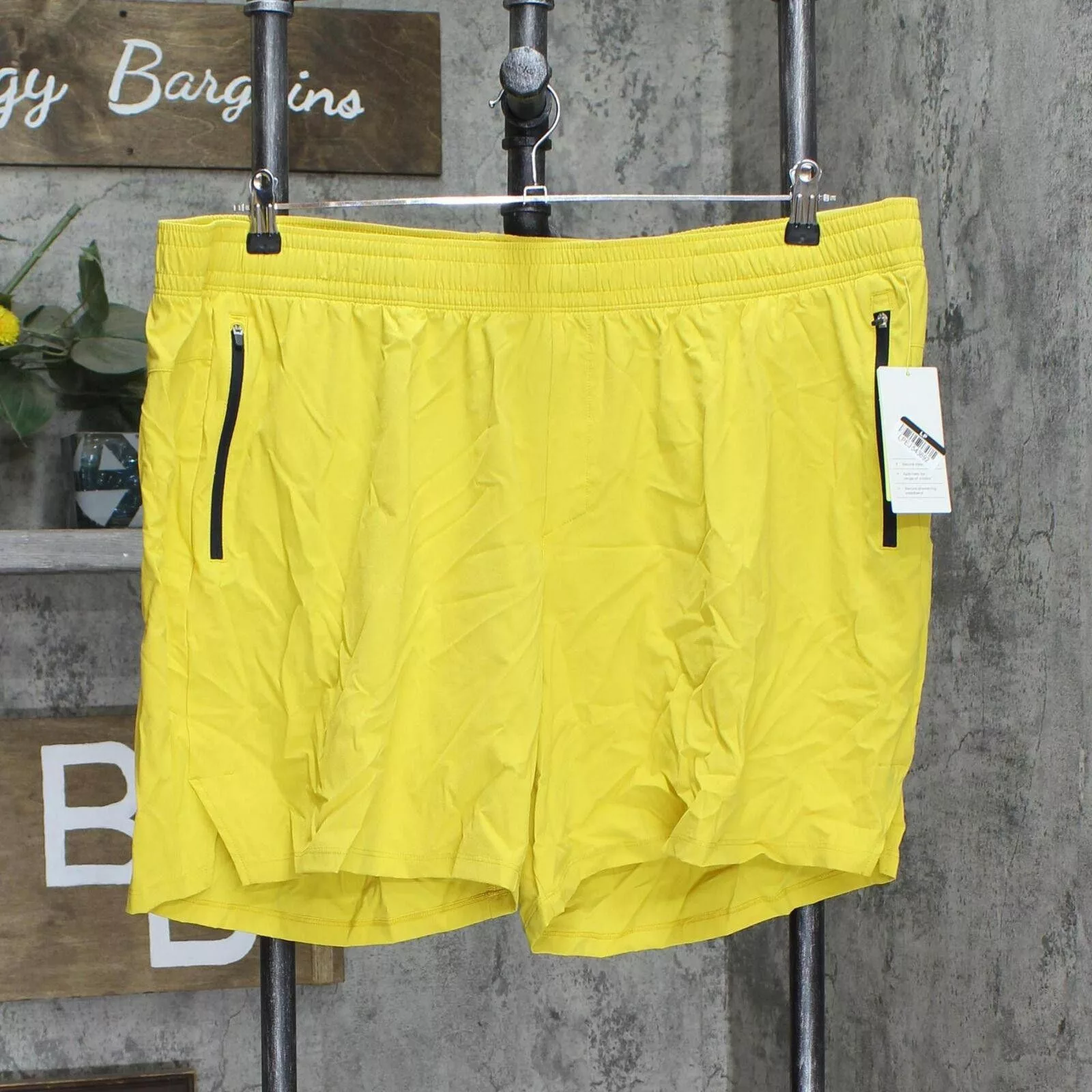 Designer Shorts Designer NWT All In Motion Woven Shorts 7" G822PR XL Gold Yellow