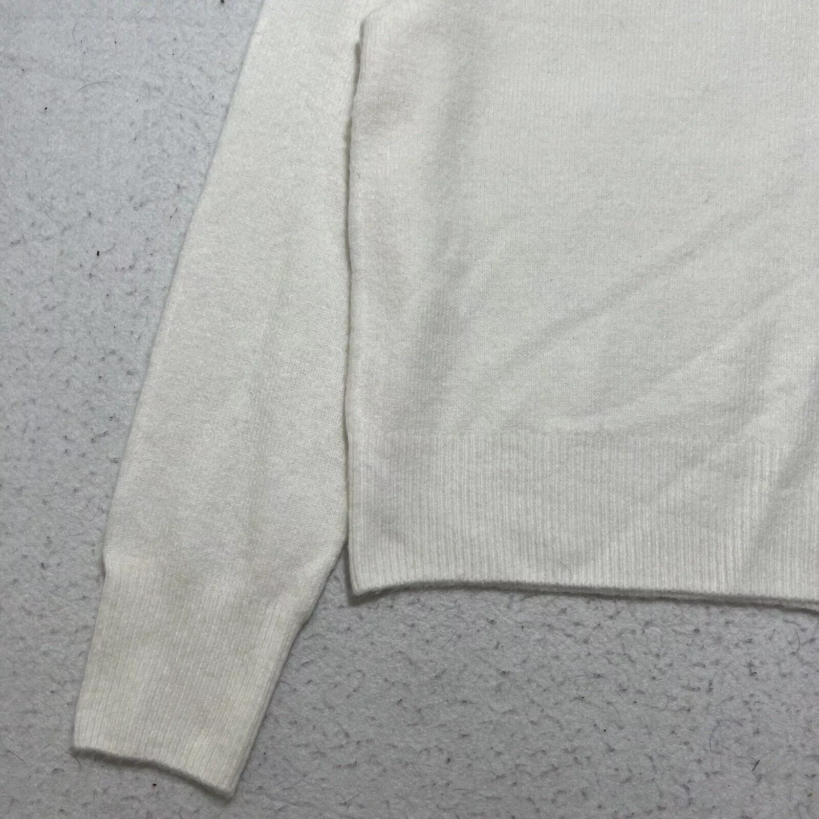 Nordstrom Sweatshirts Nordstrom CeCe Small Crewneck Pullover Lightweight Knit White Sweater