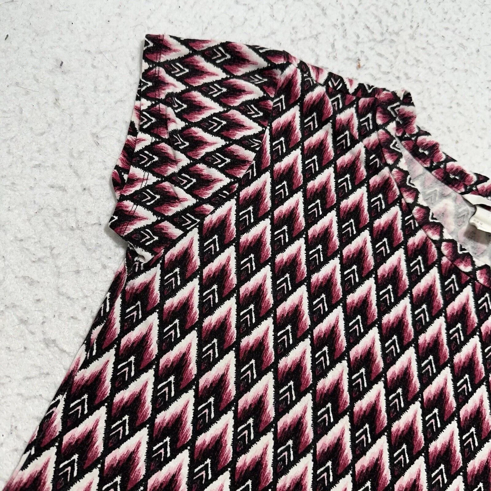 H&M Blouses H&M Medium Blouse Stretch Black Pink Geometric Pattern Top