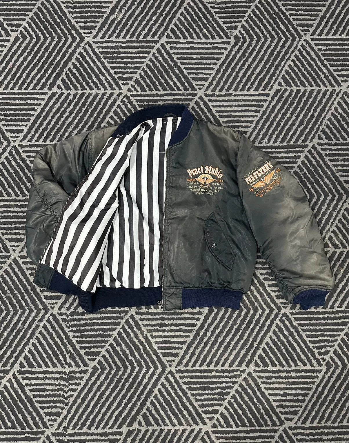 Vintage Bombers Vintage MILITARY Embroidery Logo Faded Bombers Jacket Green