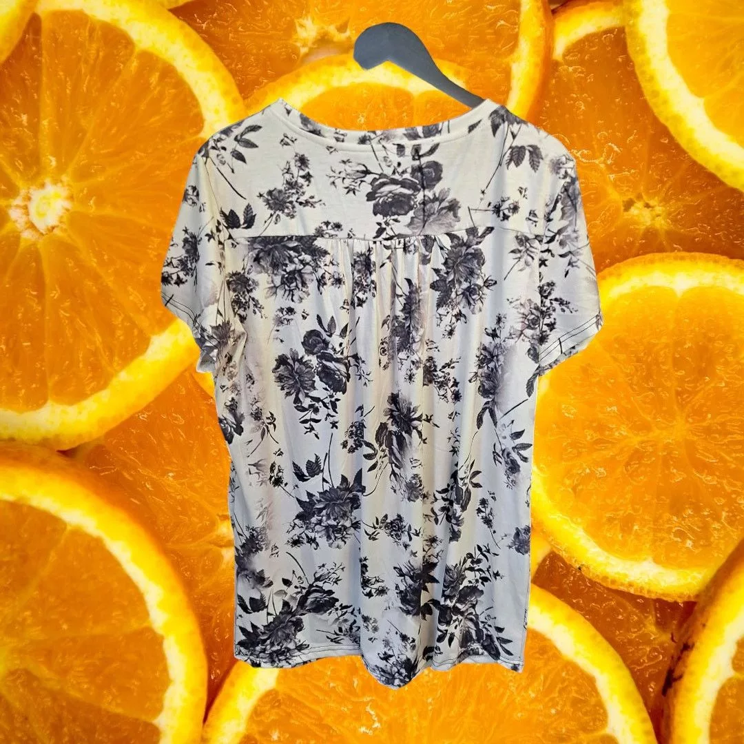 Other Blouses Other White and Black Floral Design with 1/4 Button Top Size 2XL
