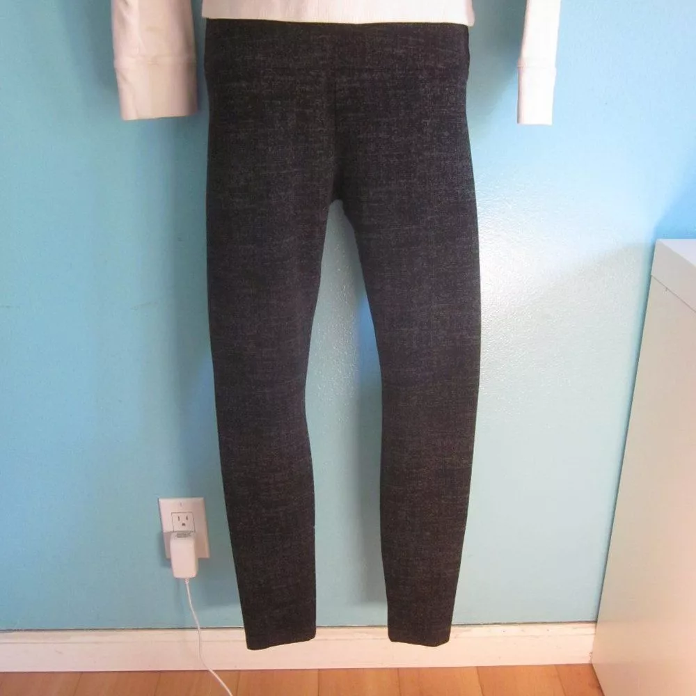 Other Joggers Other Lysse Gray Black Patterned Crop Classic Leggings Size S