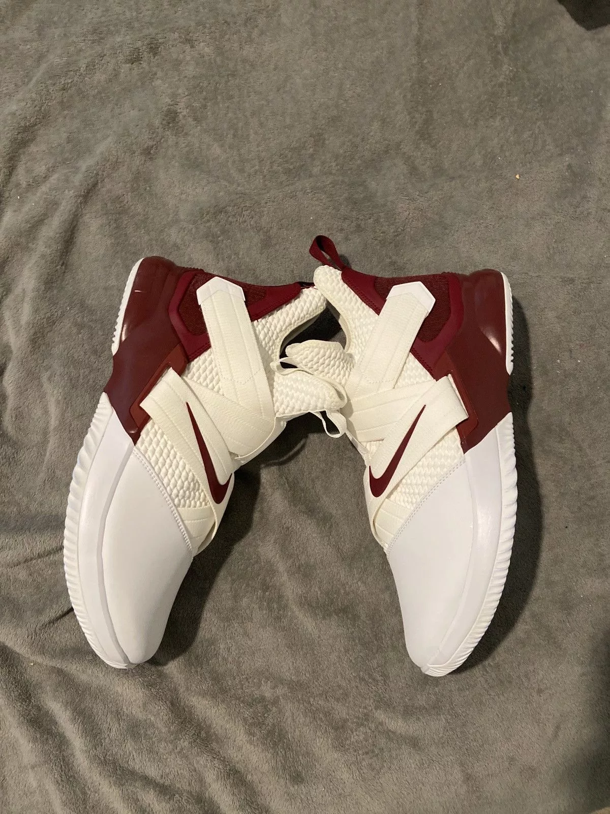 Nike Hi Top Sneakers Nike Lebron solider 10 White