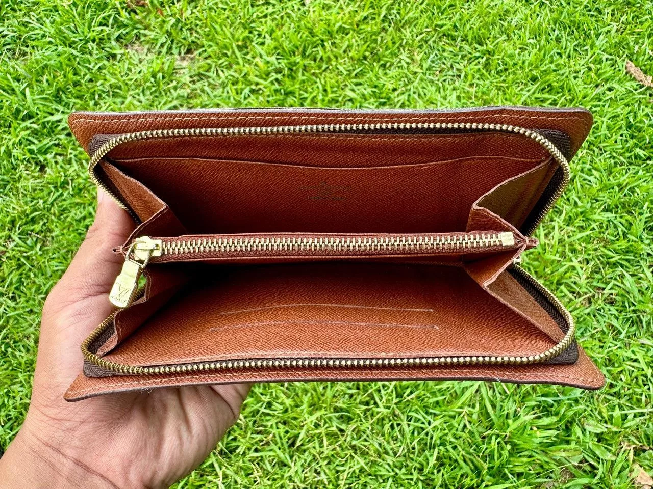 Louis Vuitton Wallets Authentic Louis Vuitton Monogram Canvas Zippy Wallet Brown