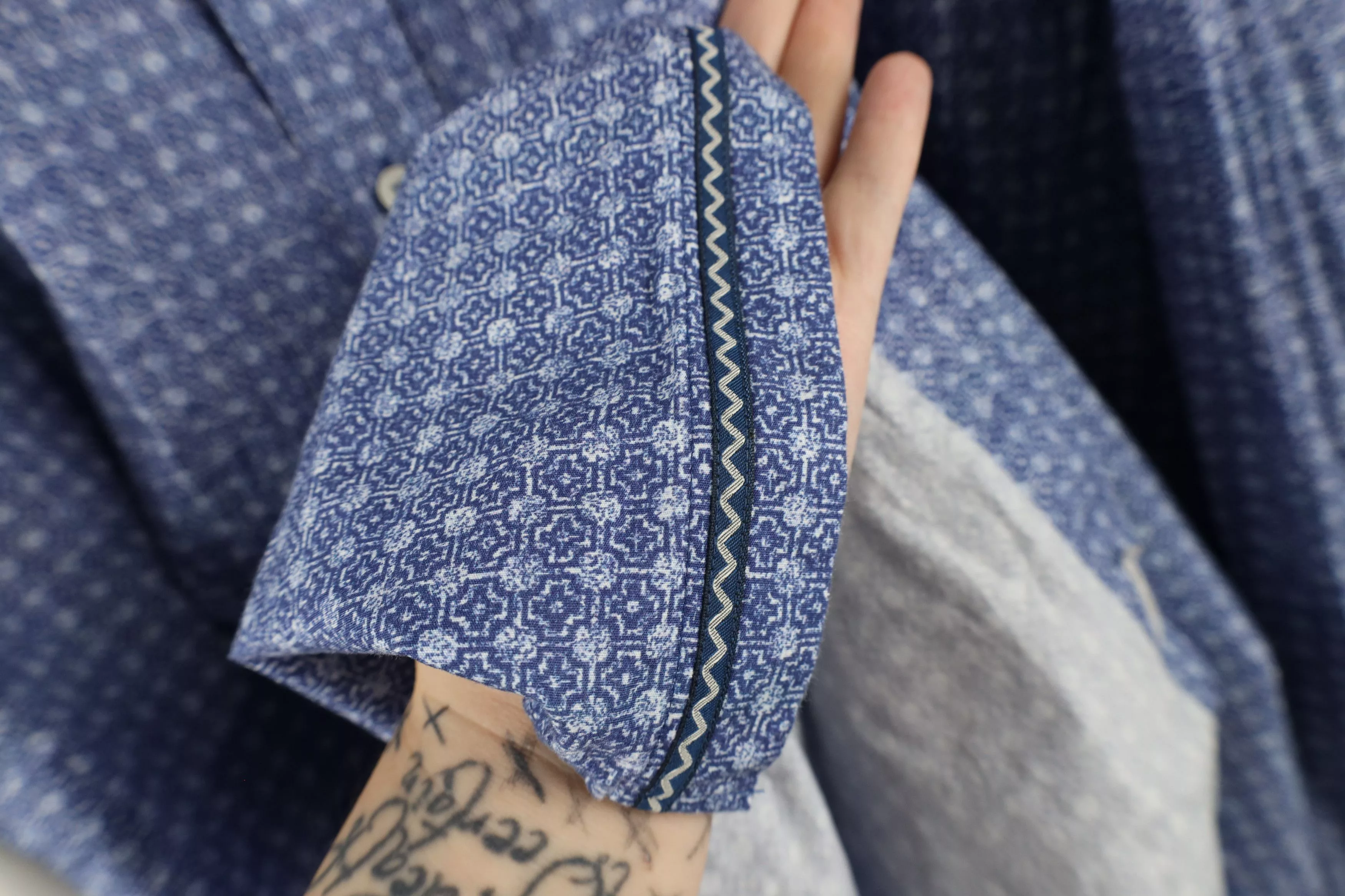 Vintage Shirts Button Ups Vintage Bugatchi Uomo Geometric Collared Button Shirt Blue Cotton