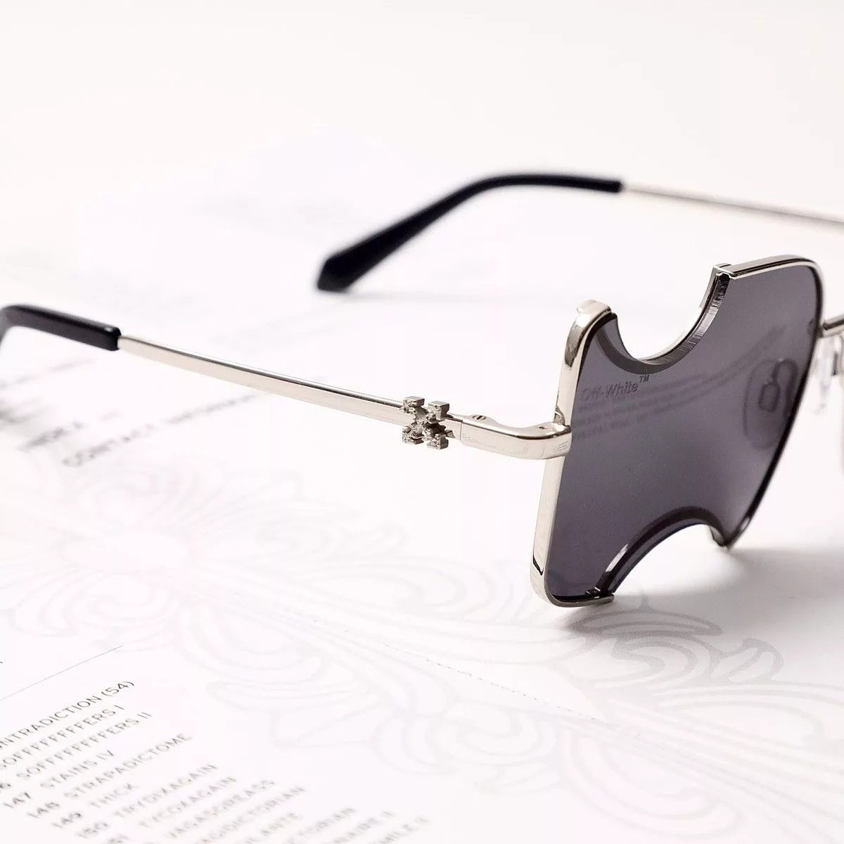 Off-White Sunglasses Off-White OFF WHITE SALVADOR SUNGLASSES Silver