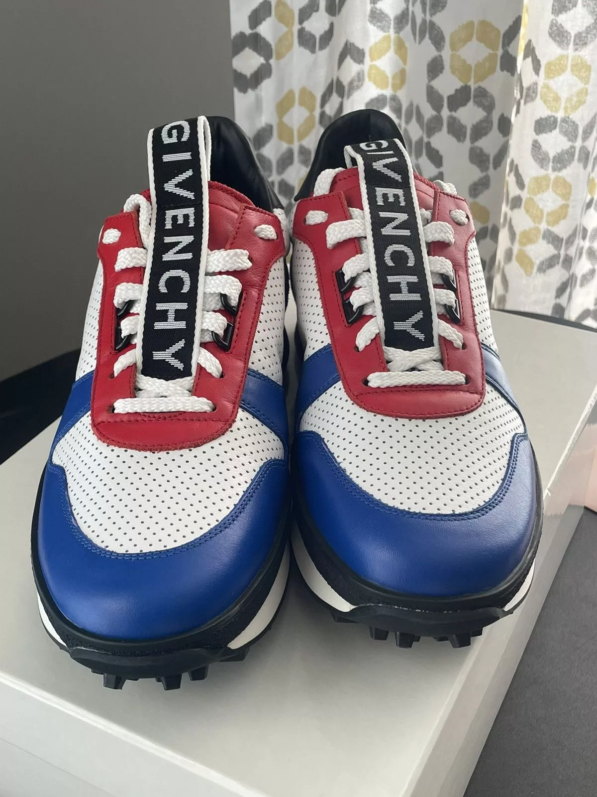 Givenchy Low Top Sneakers Givenchy TR3 Runner Sz 44 New Multi