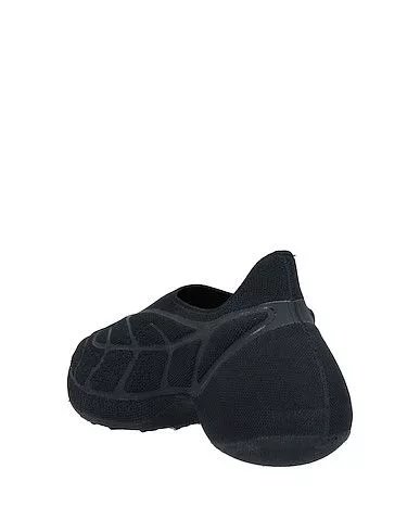 Givenchy Low Top Sneakers Givenchy o1srvl11e0624 Sneaker in Black