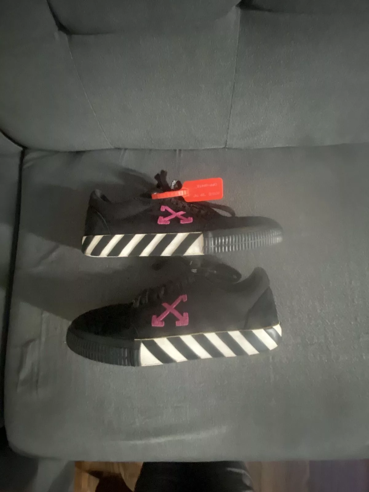 Off-White Low Top Sneakers Off-White Off white vulc low fuchsia