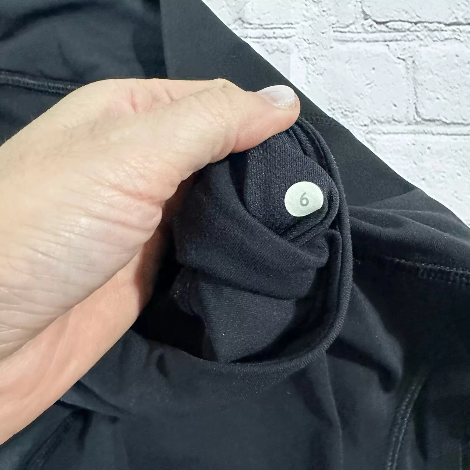 Capri Lululemon Leggings Size 6 Black