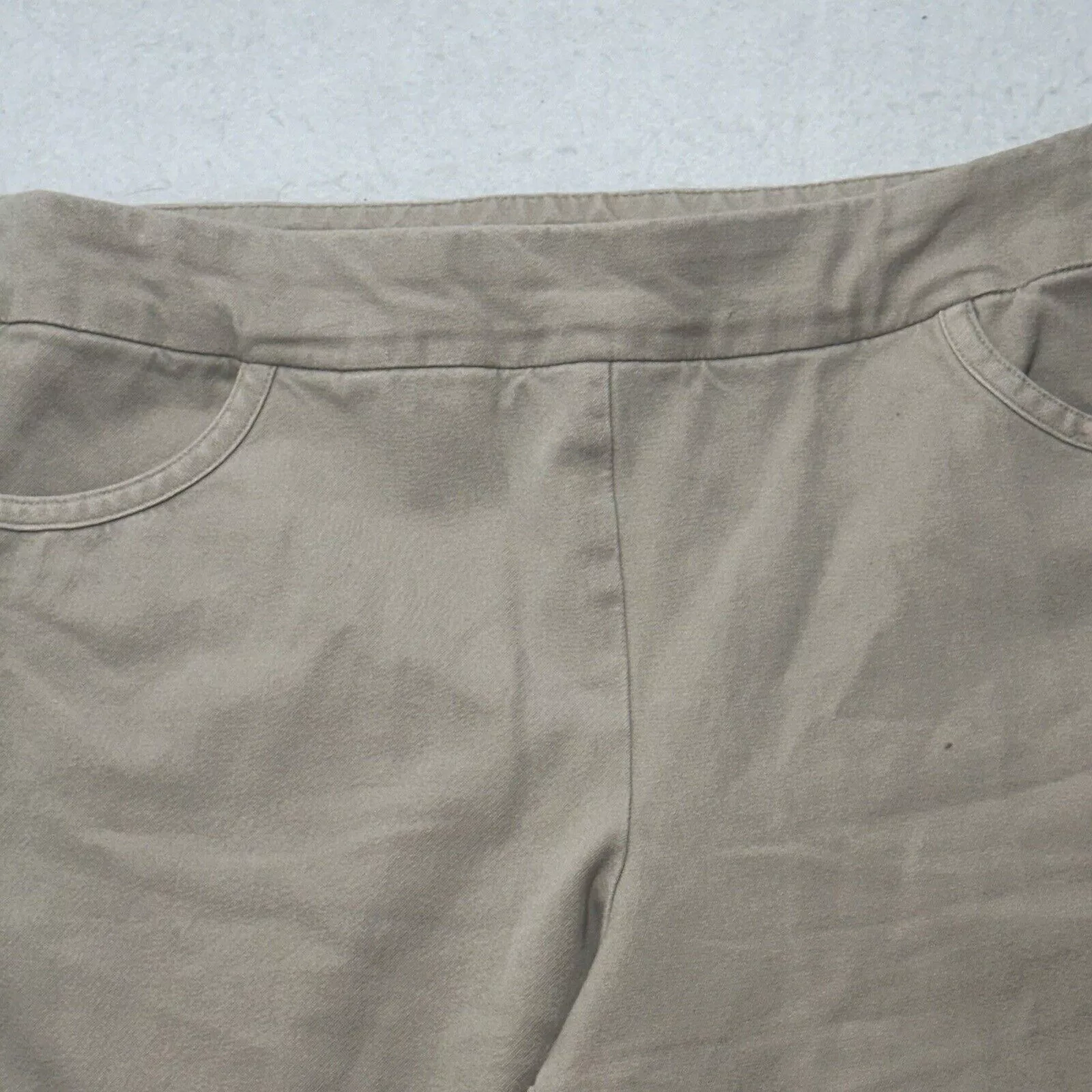 Other Pants Other Soft Surroundings PM Beige Pull On Capri Pants Stretch