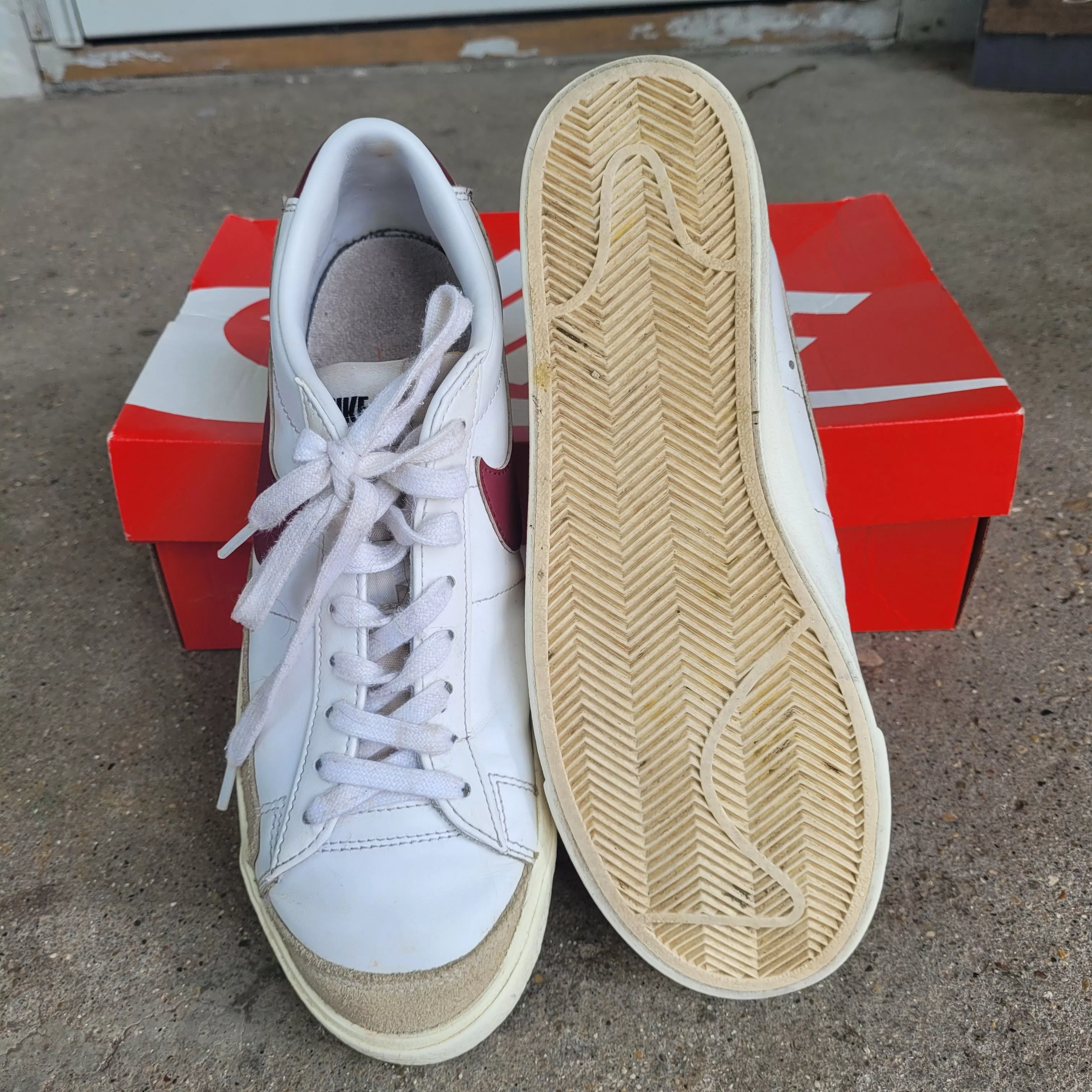 Nike Low Top Sneakers Used Nike Blazer Low White/Red