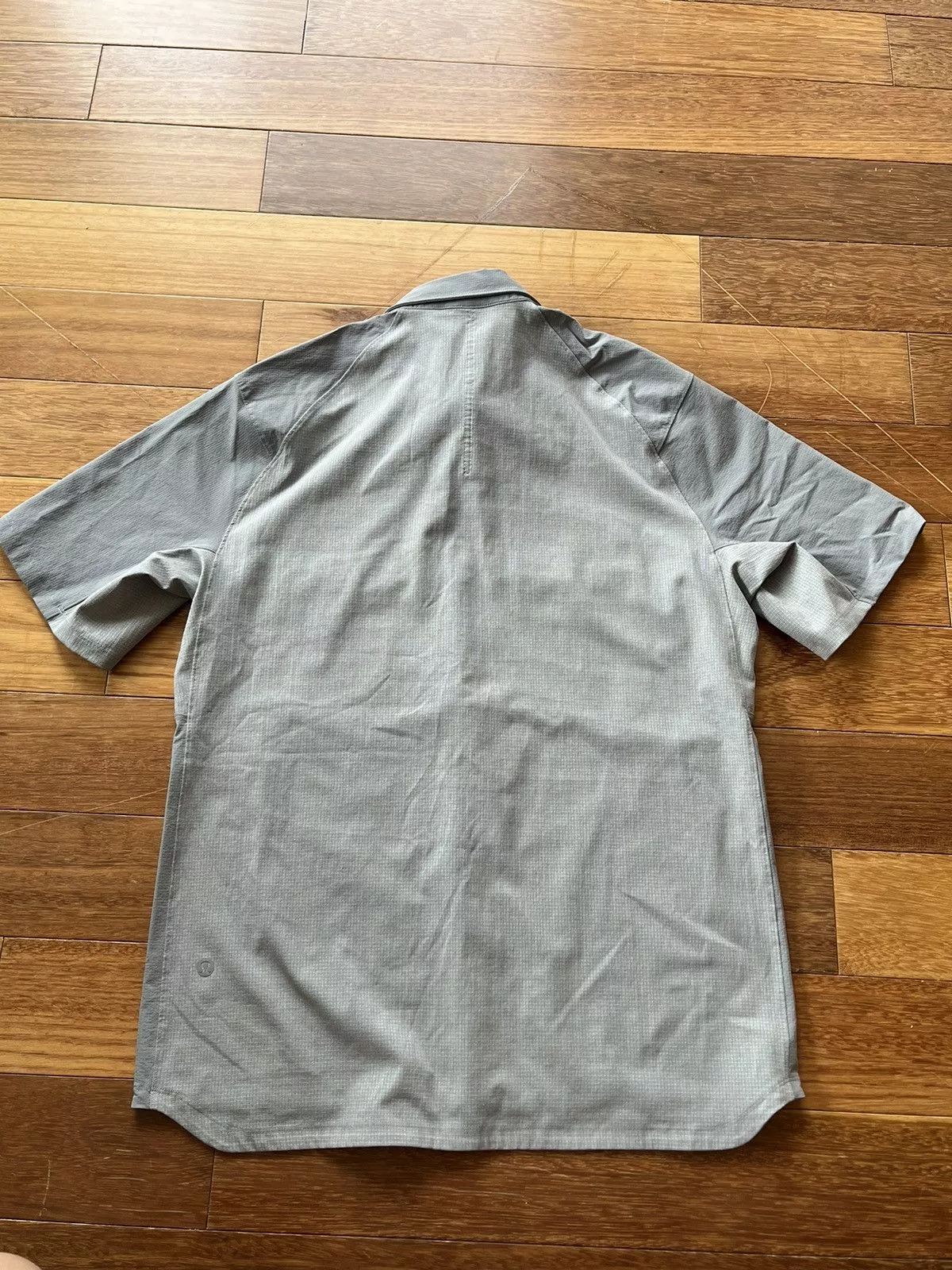 Lululemon Shirts Button Ups Lululemon easy bottom up short Gray