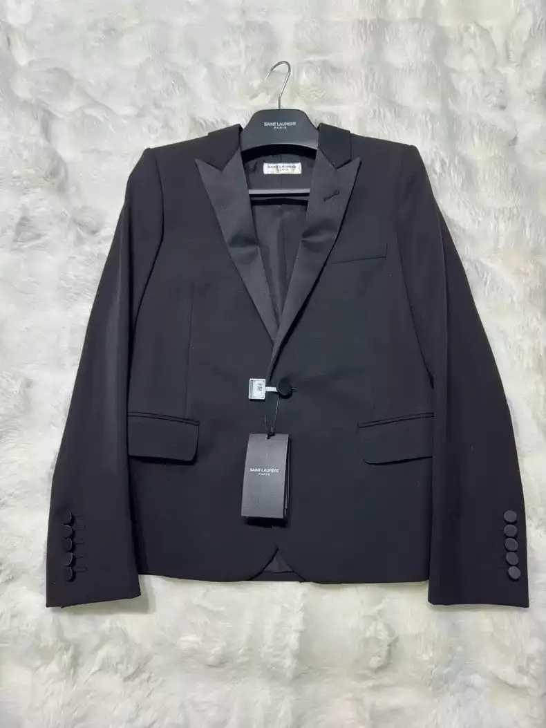 Saint Laurent Paris Light Jackets Saint Laurent Paris Saint Laurent's first year show brand-new ladies' smoking clothes Black