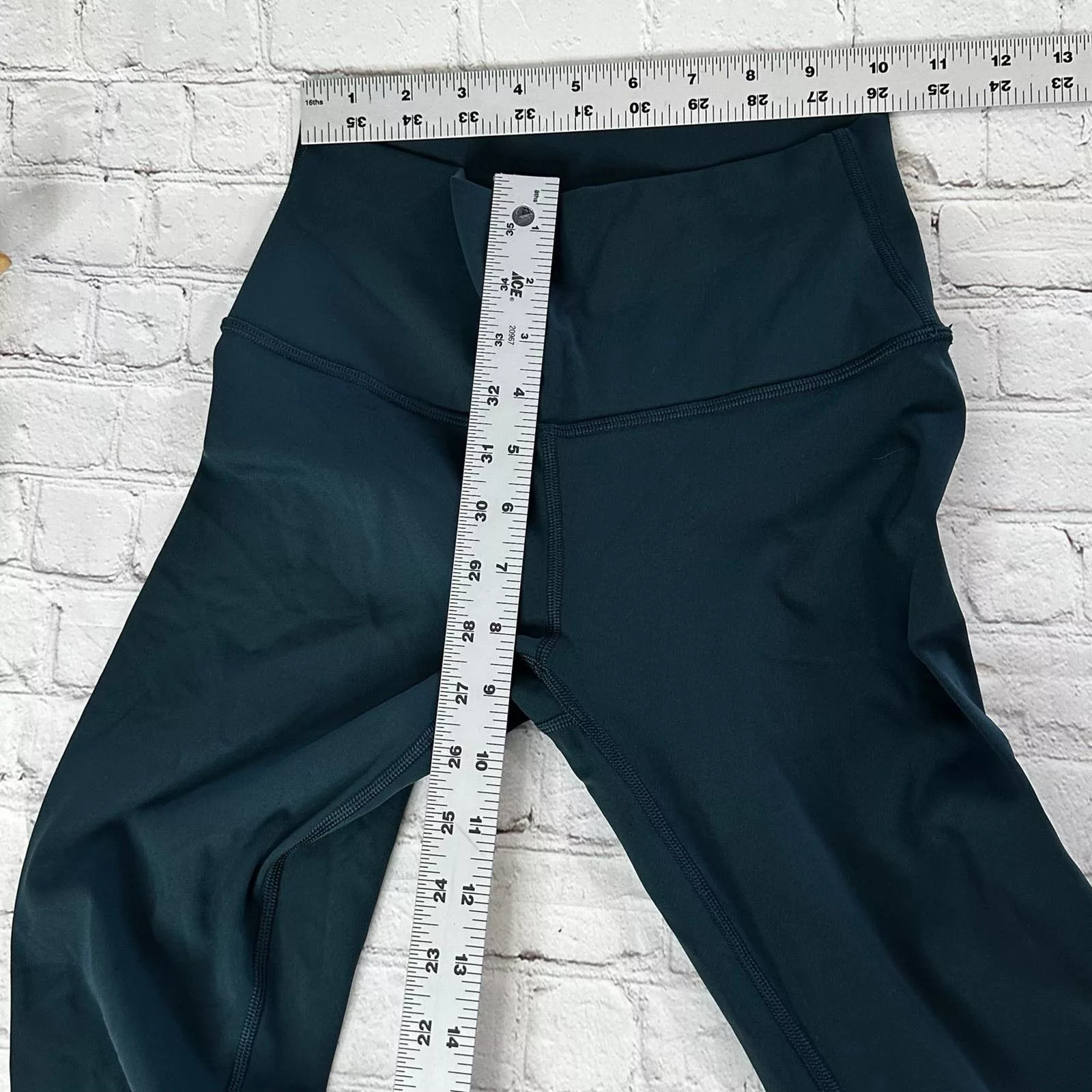 Cropped Lululemon Leggings size 4 Blue