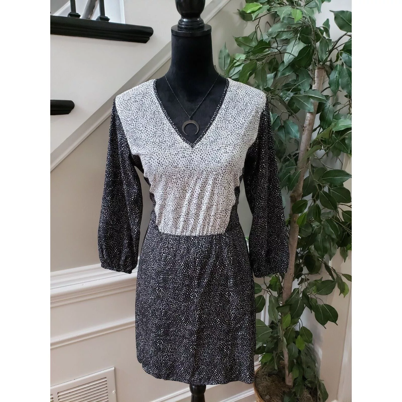 H&M Midi Dresses H&M 100% Polyester V-Neck Long Sleeve Knee Length Dress 4 Multi
