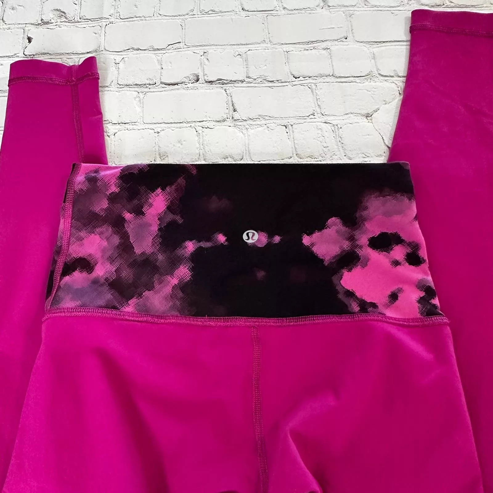 Reversible Lululemon Leggings size 6 Pink