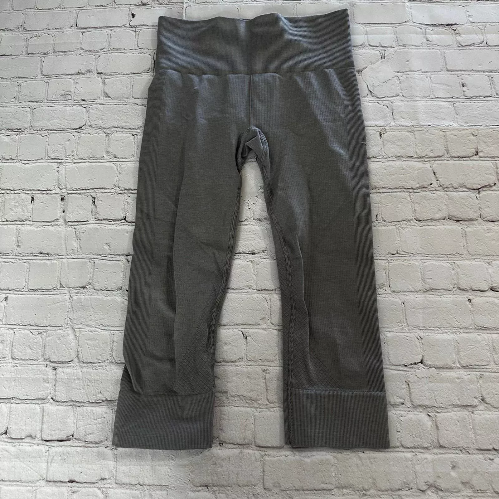lululemon leggings size 4 Gray