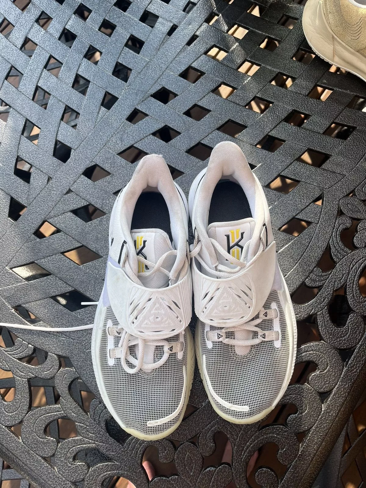 Nike Low Top Sneakers Nike Kyrie 3 low ‘eclipse’ White