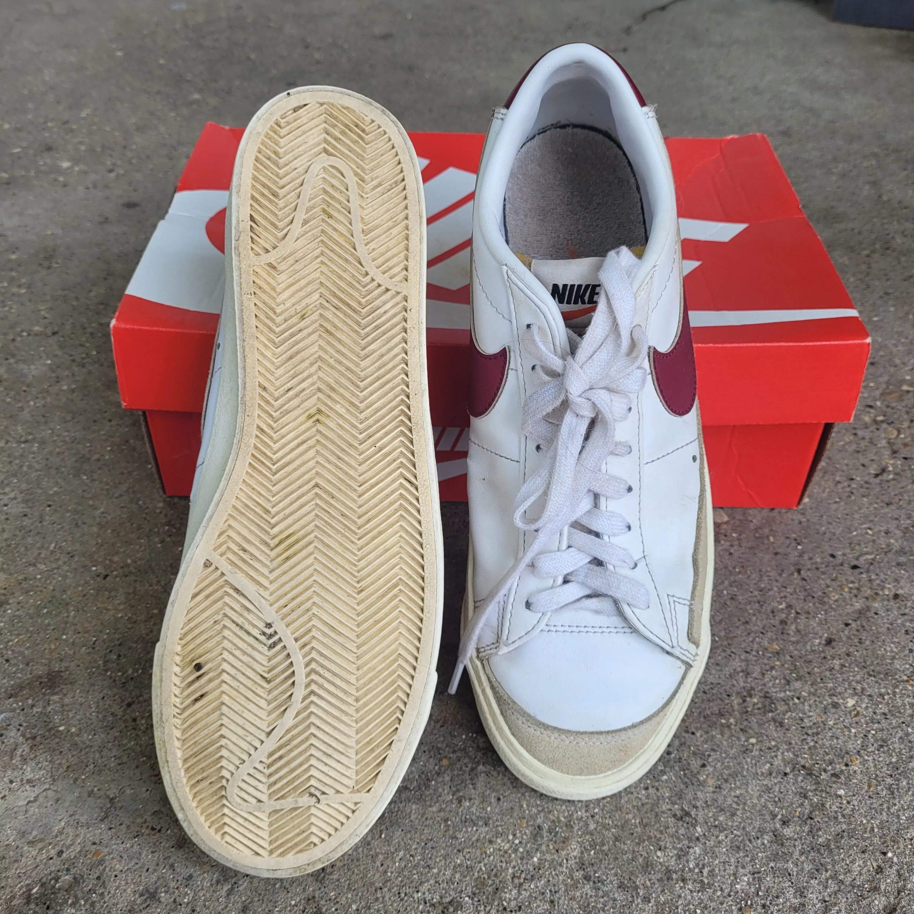 Nike Low Top Sneakers Used Nike Blazer Low White/Red