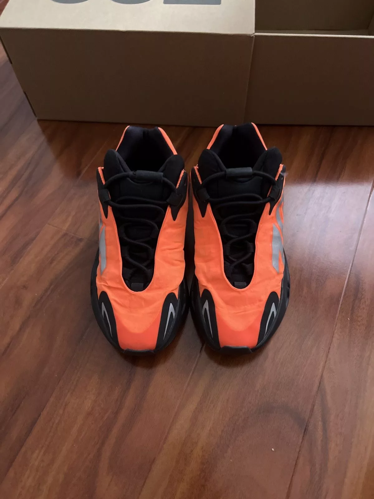 Yeezy Low Top Sneakers Yeezy 700 orange